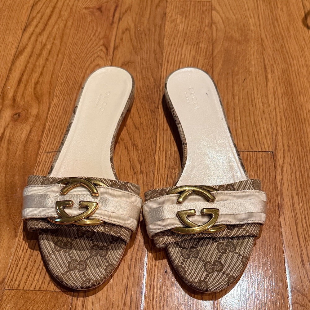 Gucci Women's Tan and Gold Slide Sandals